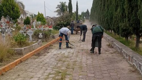 Continúa Ayuntamiento de San Pablo del Monte con labores de limpieza de panteones