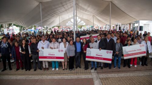Entrega gobierno de Apizaco 59 tinacos y 160 calentadores solares a 200 familias