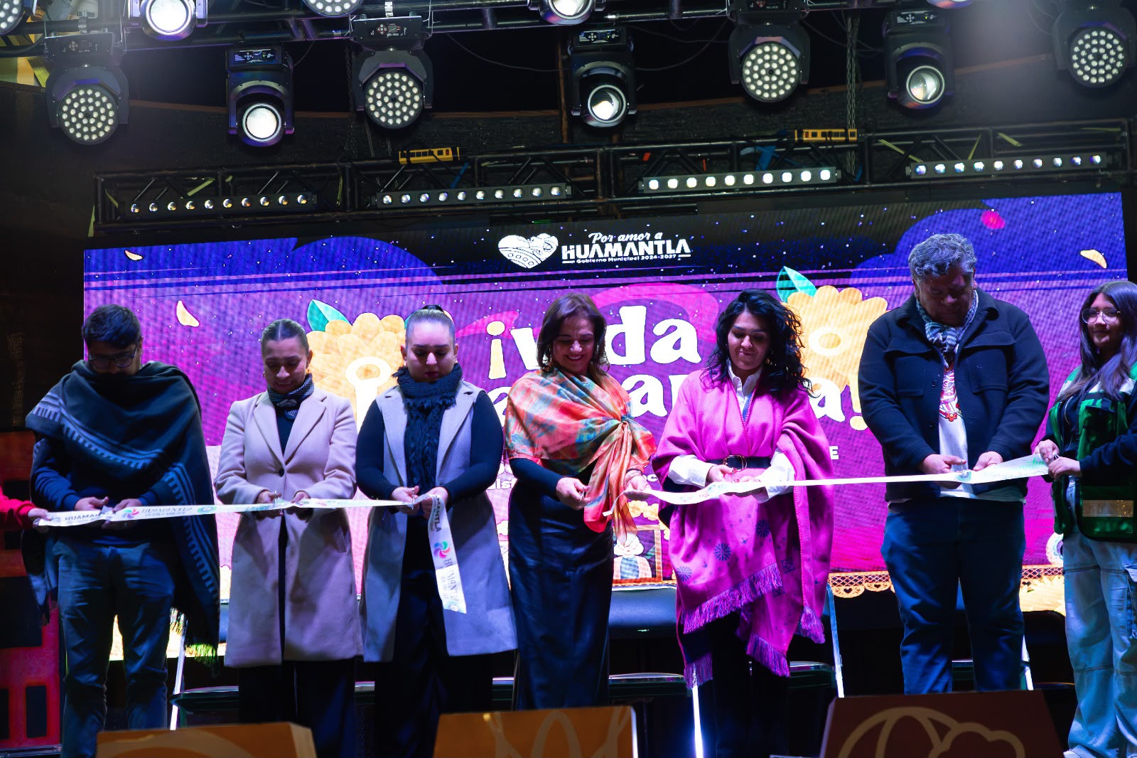 Rocío Hernández Castillo inaugura ¡Vida Huamantla! Y reconoce el talento de artesanos y alfombristas