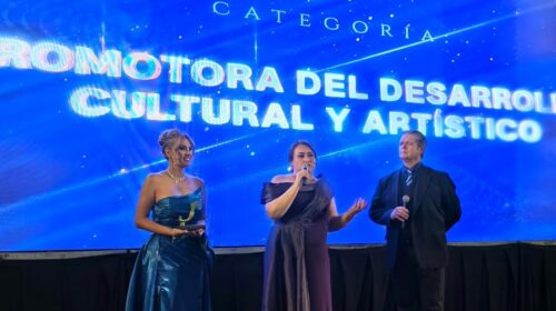 Chiautempan proyecta su identidad cultural a nivel internacional; Blanca Angulo recibe galardón