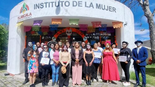 Ayuntamiento de Tlaxcala impulsa la economía de las mujeres al capacitarlas en maquillaje artístico para Día de Muertos