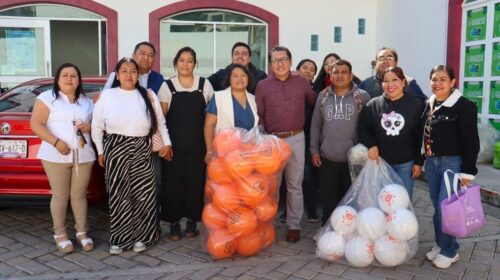 Gobierno municipal de Totolac recibe a niñas y niños del jardín “Niños Héroes de Chapultepec” para entregarles su calaverita