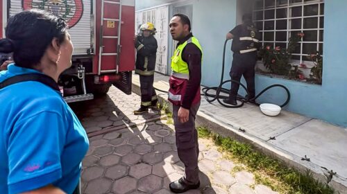 Protección Civil municipal de Tlaxcala atiende conato de incendio en la colonia Miraflores 