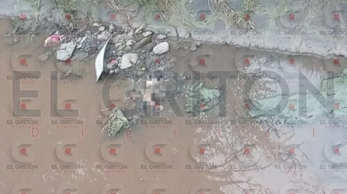 Hallan cadáver flotando en un canal de aguas negras en San Pablo del Monte
