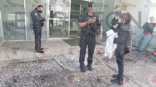 Tras riña por un choque, atacan a balazos a padre de familia frente al Colegio Español en Tzompantepec