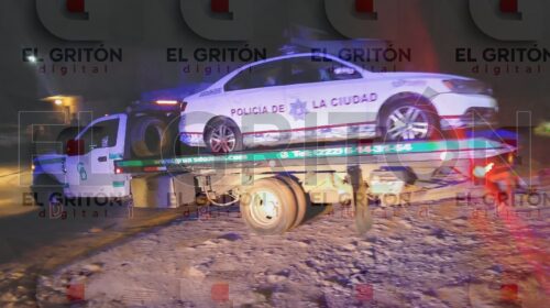 Delincuentes roban patrulla de Puebla, caen a una zanja en su huida y policías de Tlaxcala la recuperan en SPM
